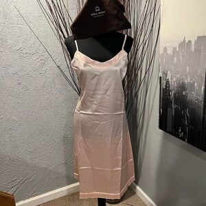 🌼NWT AND DUST BAG PINK NOBLE MOUNT NIGHTGOWN🌼